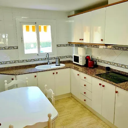 Con Piscina En Nova